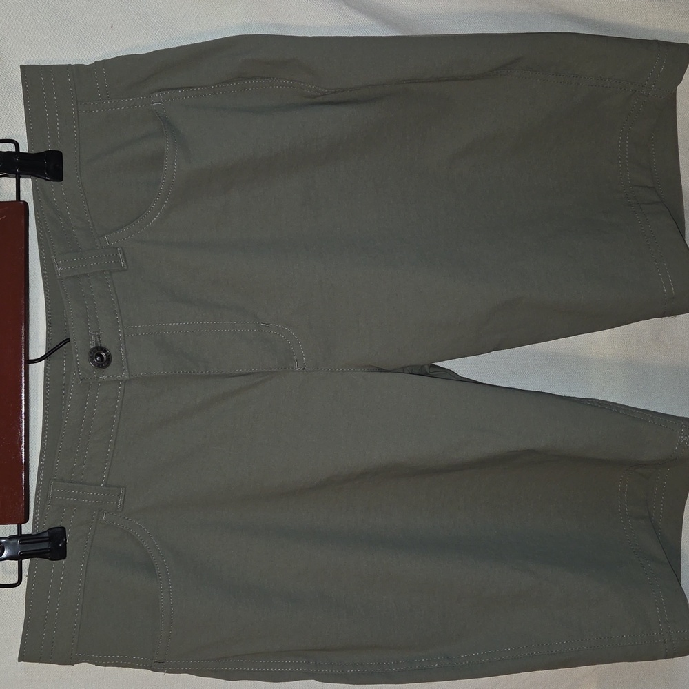 Eddie Bauer Rainier Bermuda Shorts Olive Green Size 12